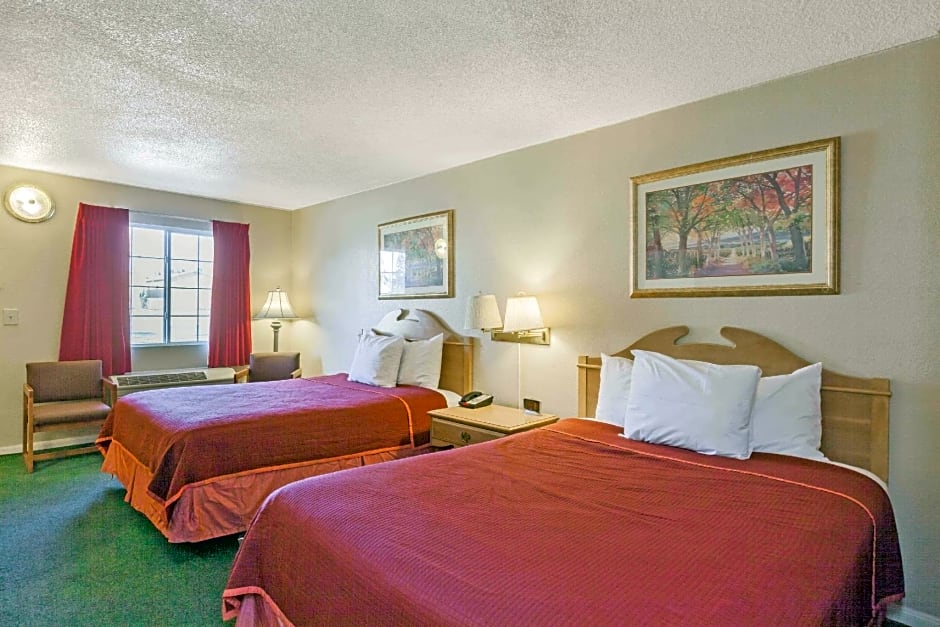 Howard Johnson by Wyndham Bakersfield