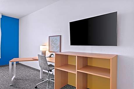 King Room with Sofa Bed - Non-Smoking