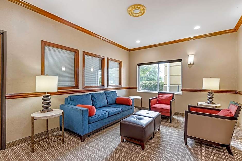 Comfort Inn & Suites East Moline near I-80