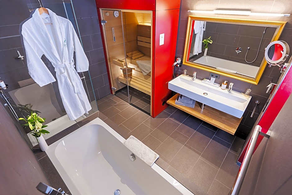 Wohlfühlhotel Hubertushof am Arlberg - Ski-In & Ski-Out - Sky Pool