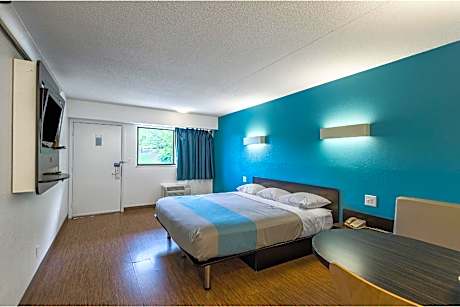 King Room - Disability Access - Non-Smoking