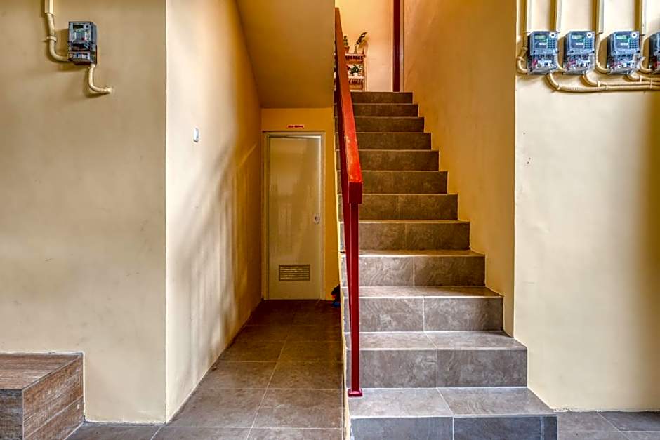 RedDoorz Syariah near Kebon Rojo Park Blitar