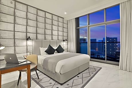Executive Three Bedroom  Apartment  - Burj Khalifa View with Terrace