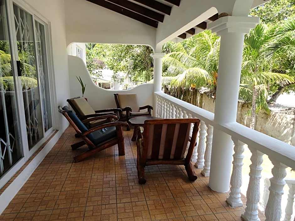 Lazare Picault Hotel