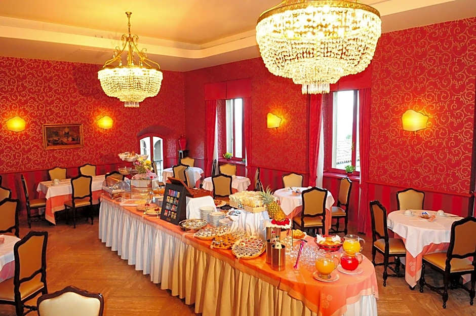 Hotel Titano