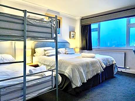 Family room-Harbour View-Comfort-Ensuite with Bath-Non Smoking