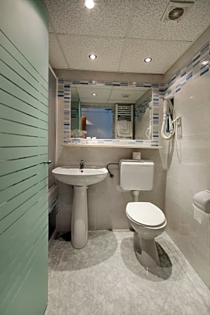 Double single use sea side with balcony