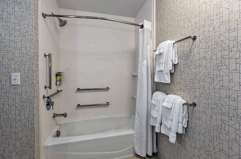 Holiday Inn Express & Suites Jersey City - Holland Tunnel, an IHG Hotel