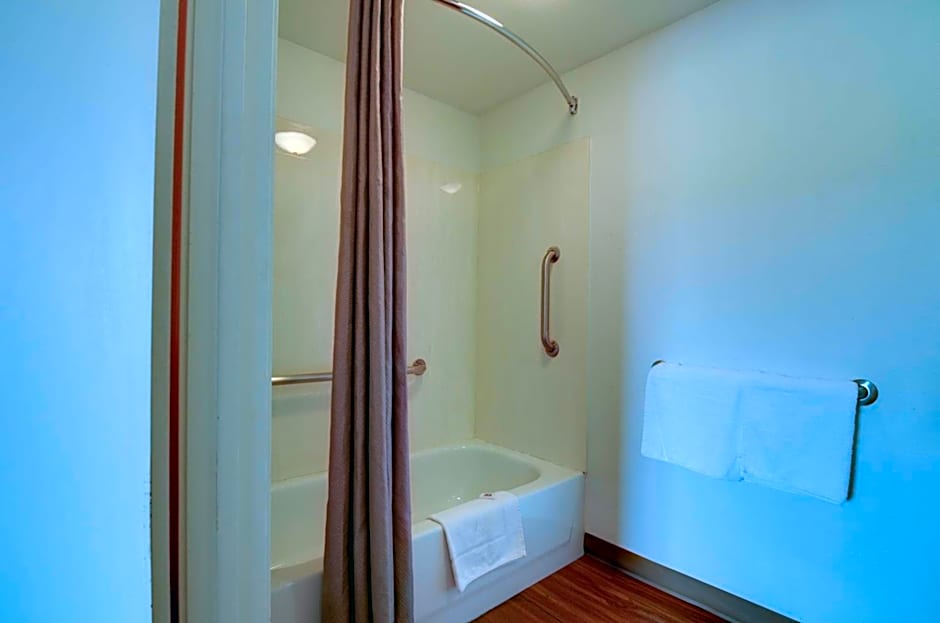 Days Inn by Wyndham Kansas City Northeast