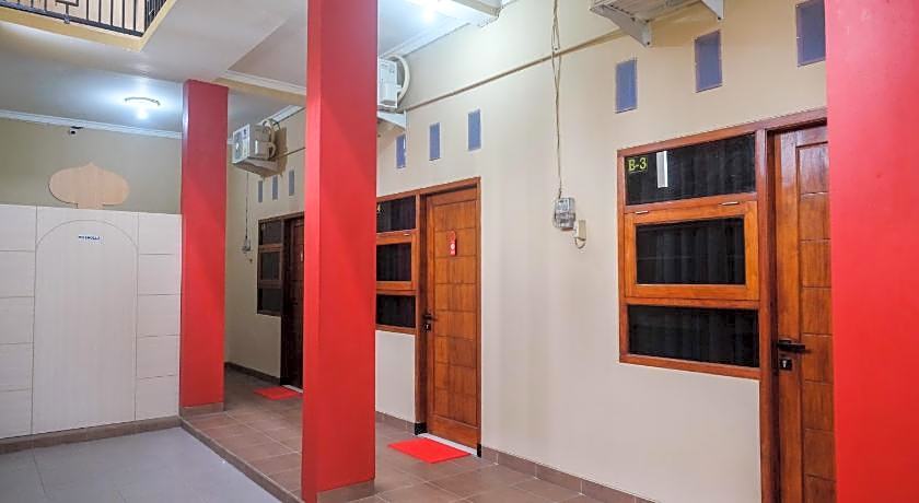 RedDoorz Syariah near Perempatan Kartasura