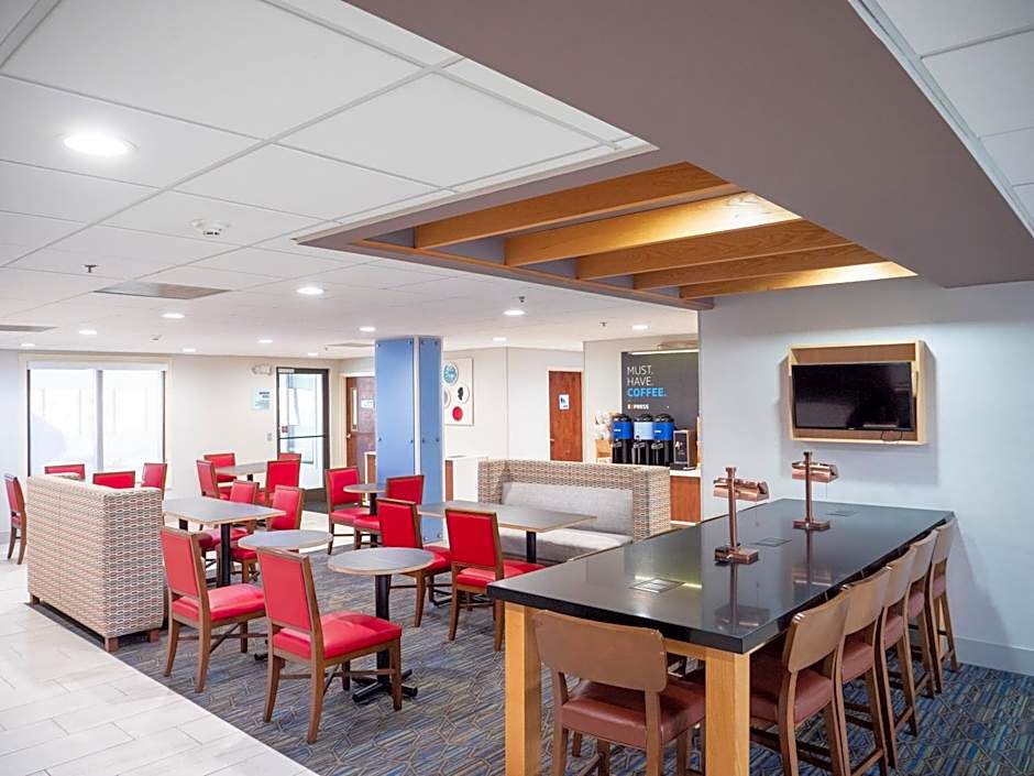 Holiday Inn Express & Suites Greenville Airport By IHG
