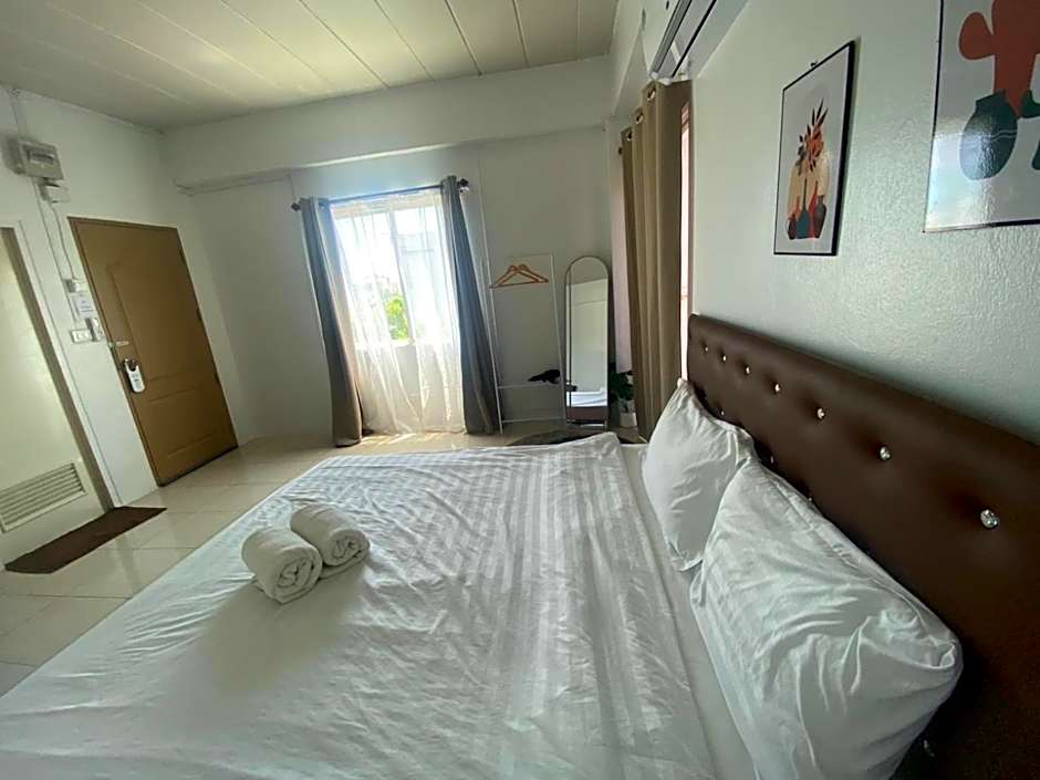 Grand Bangsaen Hotel