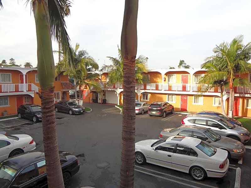 Paradise Inn & Suites