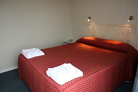 Deluxe One Bedroom Cabin