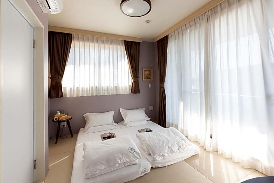 灯光旅館 Light hotel