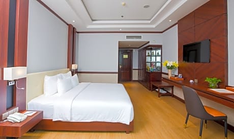 Superior Triple Room with City View