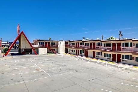 Red Roof Inn Needles