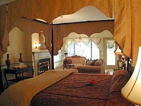 1896 House Country Inn & Motels