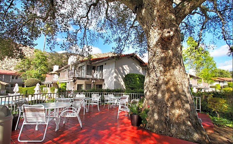 Riviera Oaks Resort & Racquet Club
