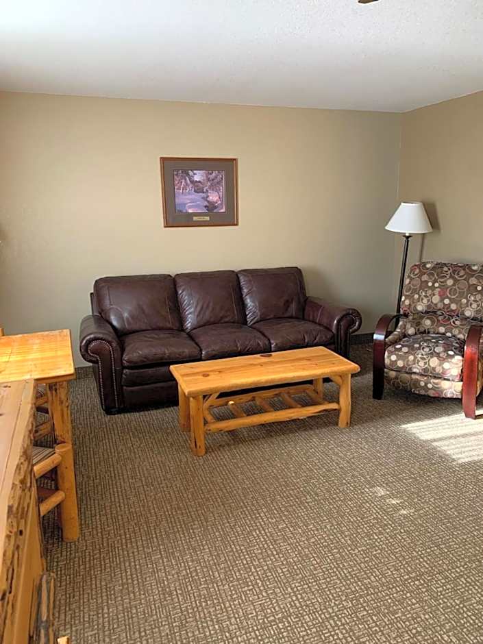 The Antler Lodge - Gardiner