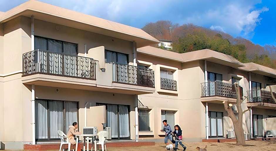Izu Ippeki lake lakeside terrace