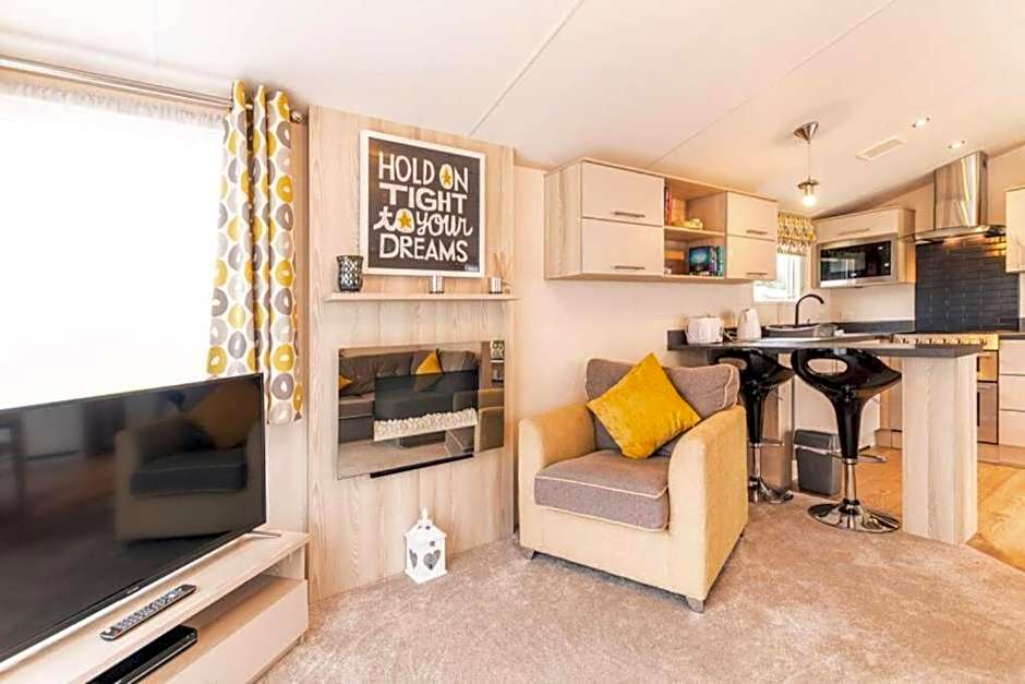 Cedar Lodge With Hot Tub