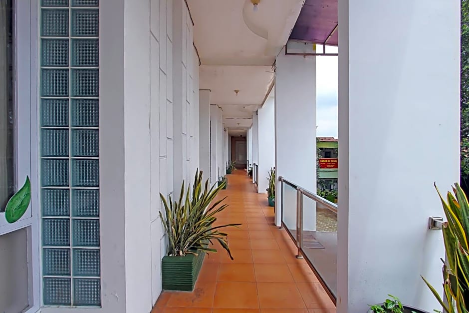 OYO Life 91957 Hotel Roda Mas 2