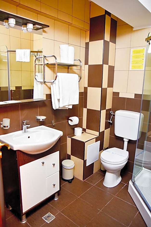 Delta Est Hotel & Restaurant