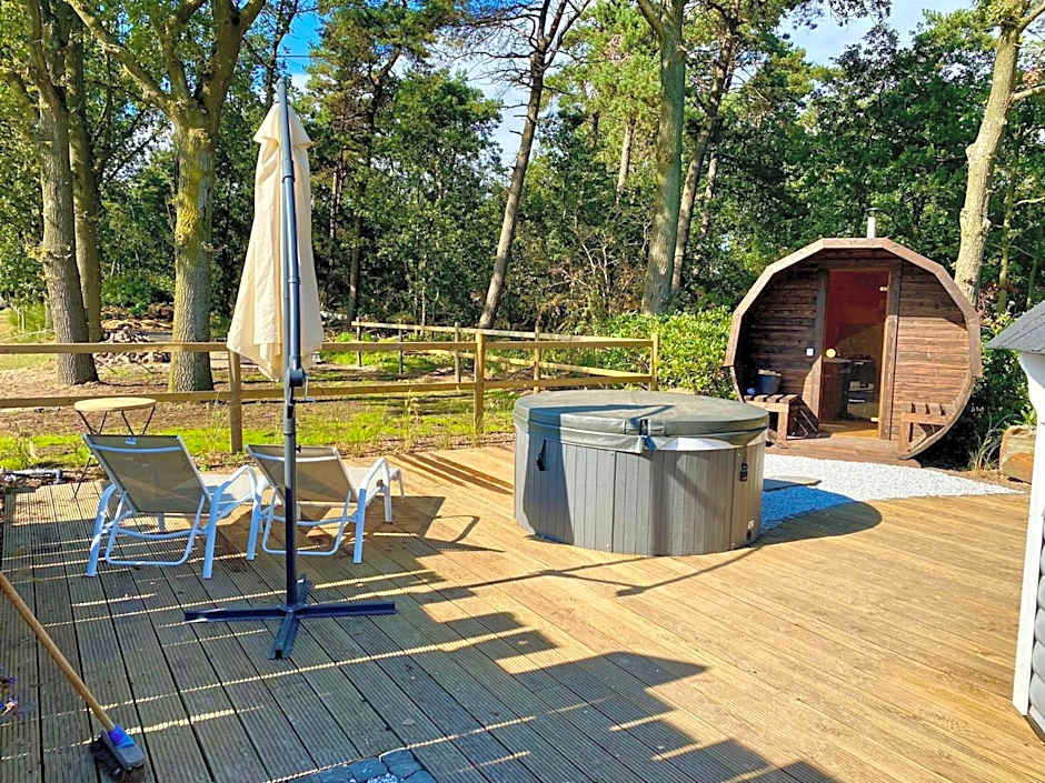 Luxe Finse Kota met Jacuzzi en SaunaBarrel de Zandhoef