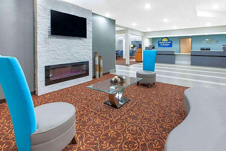 Days Inn & Suites by Wyndham Grand Rapids Near Downtown