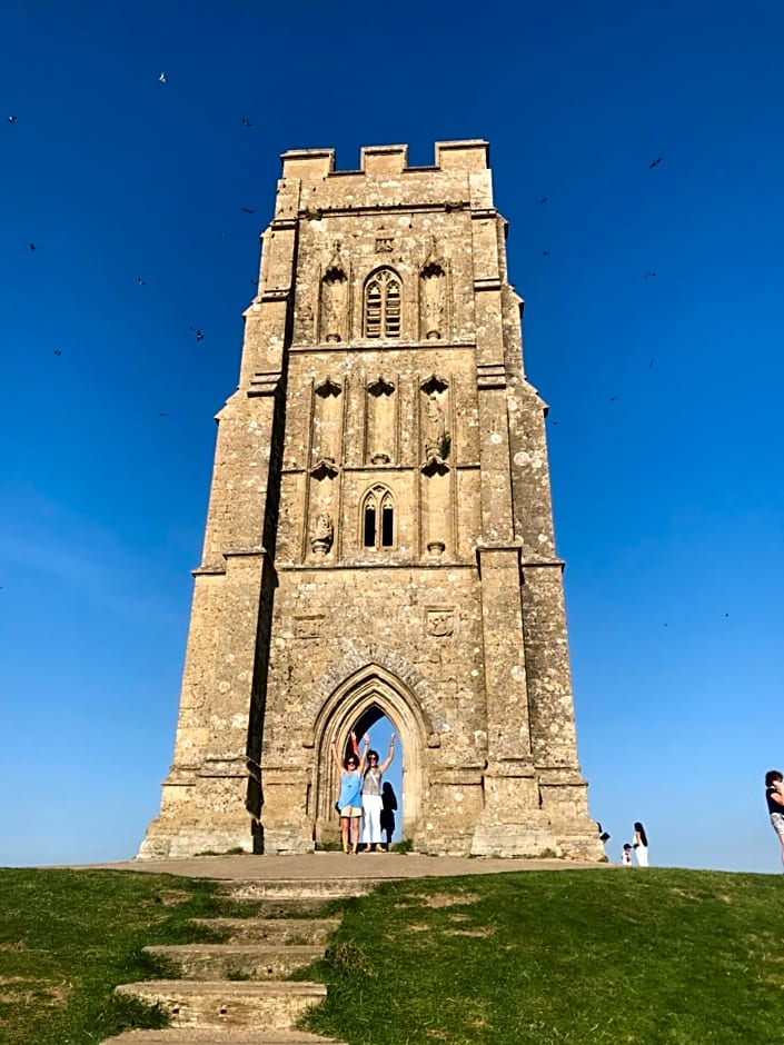 Rie's Retreat- The Gold Room