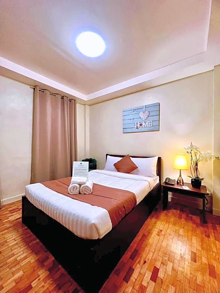 Elliannah Pines Hotel