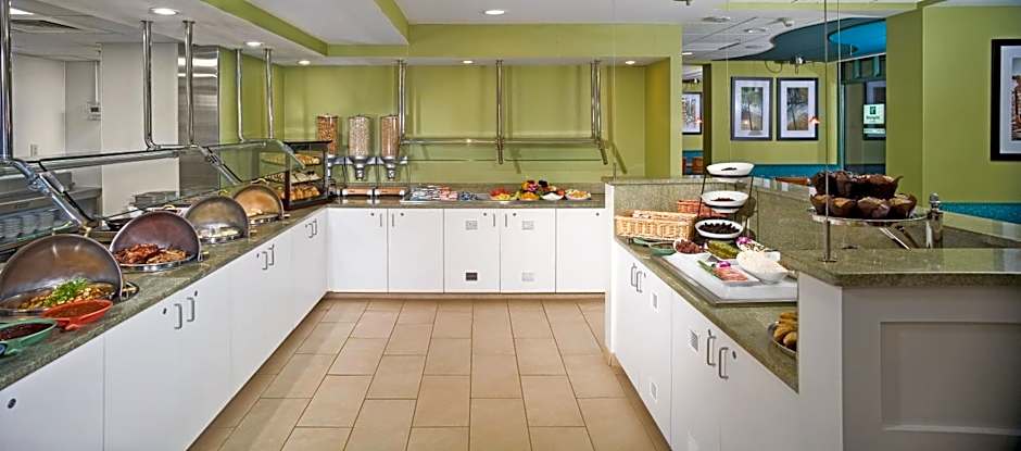 Holiday Inn & Suites Virginia Beach - North Beach By IHG