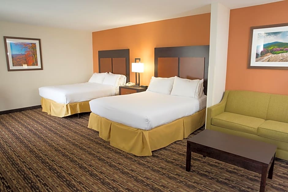 Holiday Inn Express Hotel & Suites Cherokee-Casino