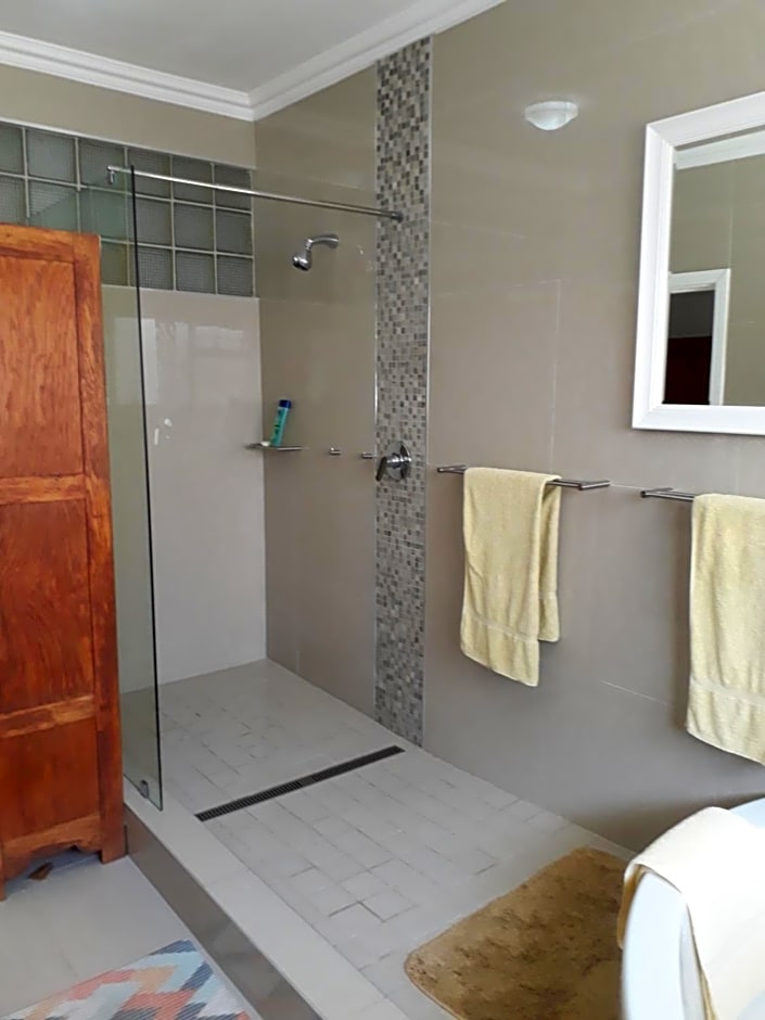 Jackie's B&B – East London, IA