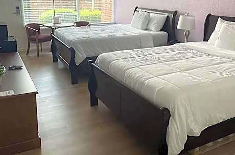 2 Queen Beds Courtyard Room Non-Smoking