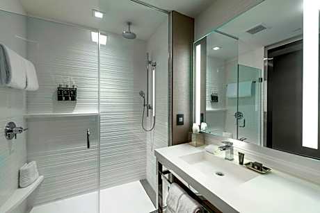 Queen Room with Two Queen Beds and Bathtub - Mobility Access/Hearing Accessible