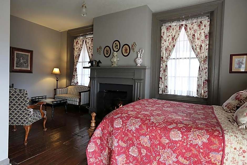 The Lafayette Inn & Restaurant