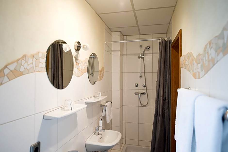 Rheinauer Hof - bed & breakfast