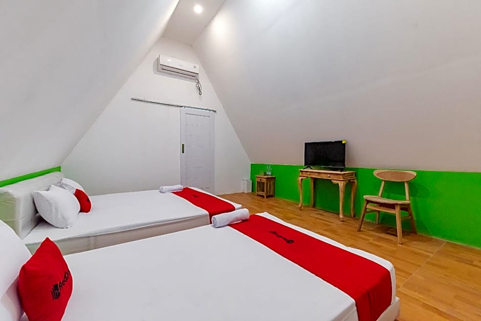 RedDoorz Syariah Plus near Sukabumi Station