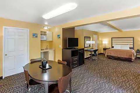Quality Inn & Suites Capitola By the Sea