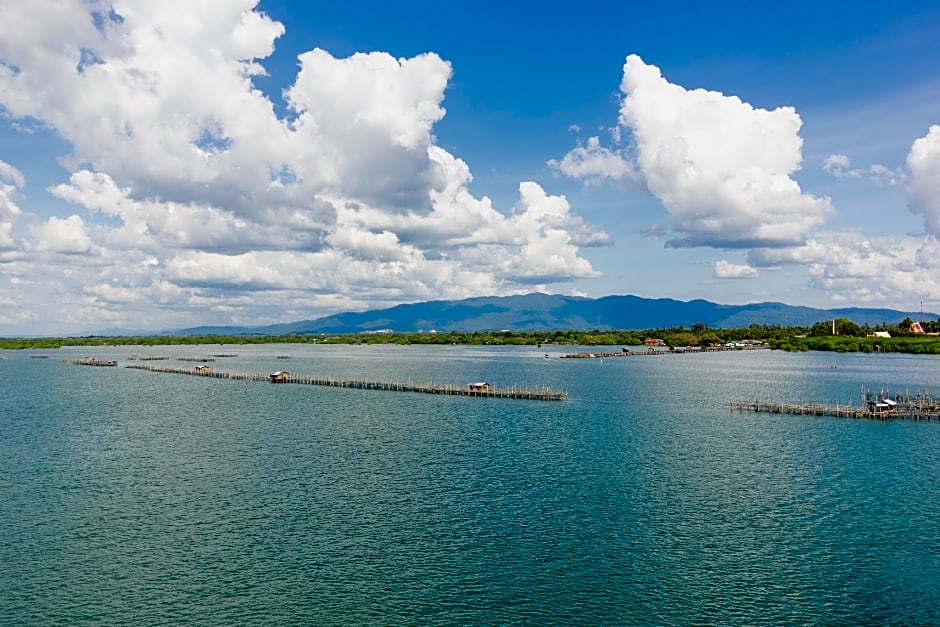 The Pride Hotel At Laemsing