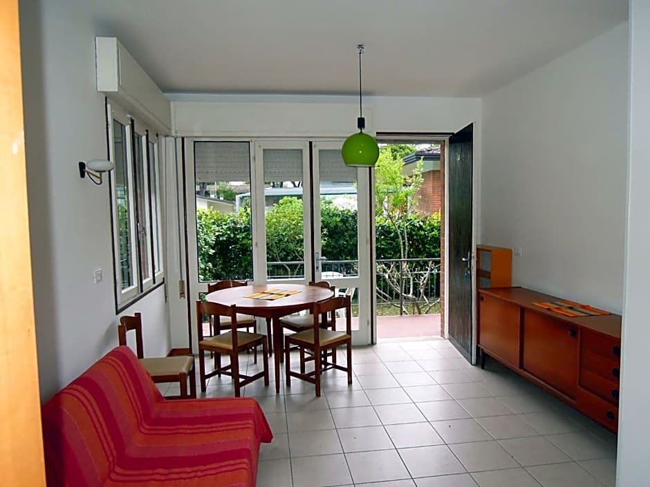 Nice flat with garden and parking