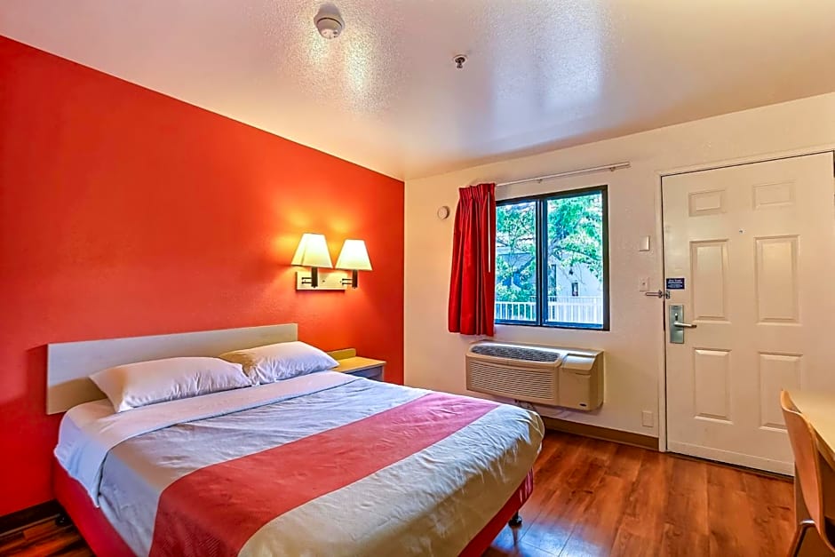 Motel 6-Pinole, CA