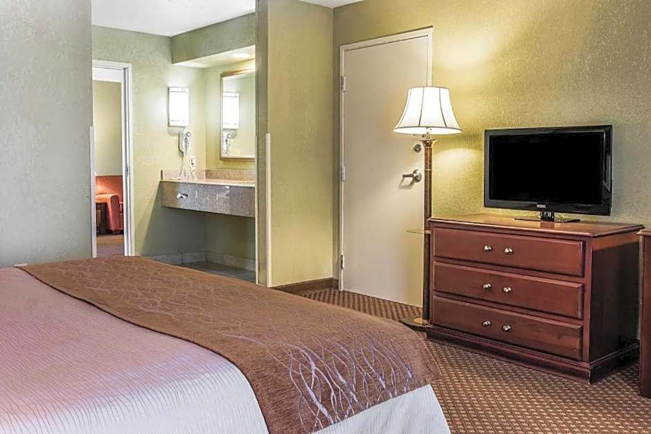 Quality Inn & Suites Ann Arbor Hwy 23
