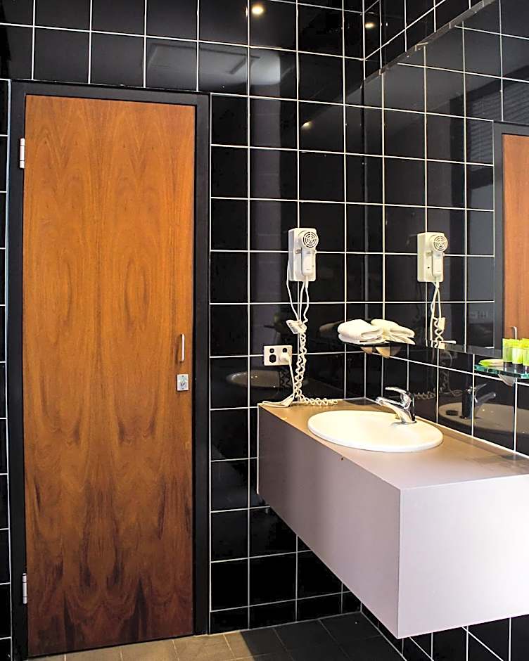 Highlander Hotel Bar Kitchen Rooftop