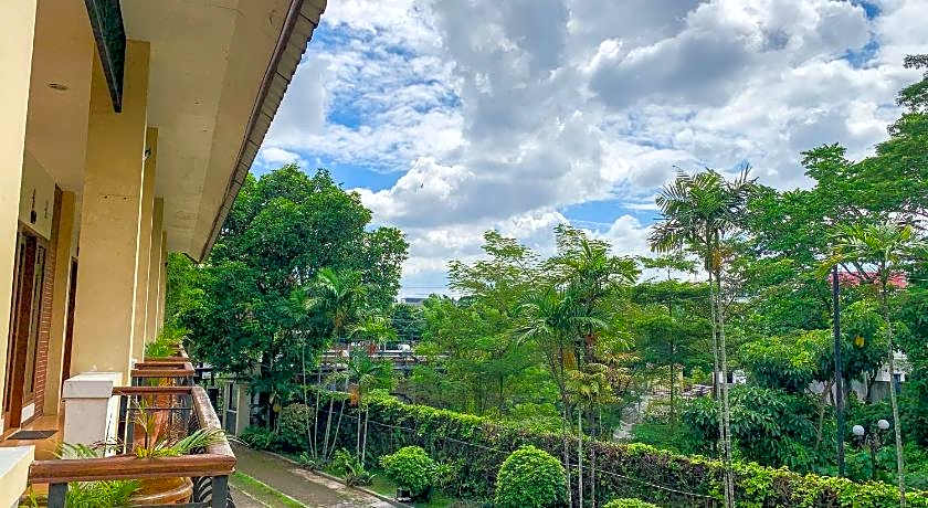 OYO 261 Sasono Putro Guest House