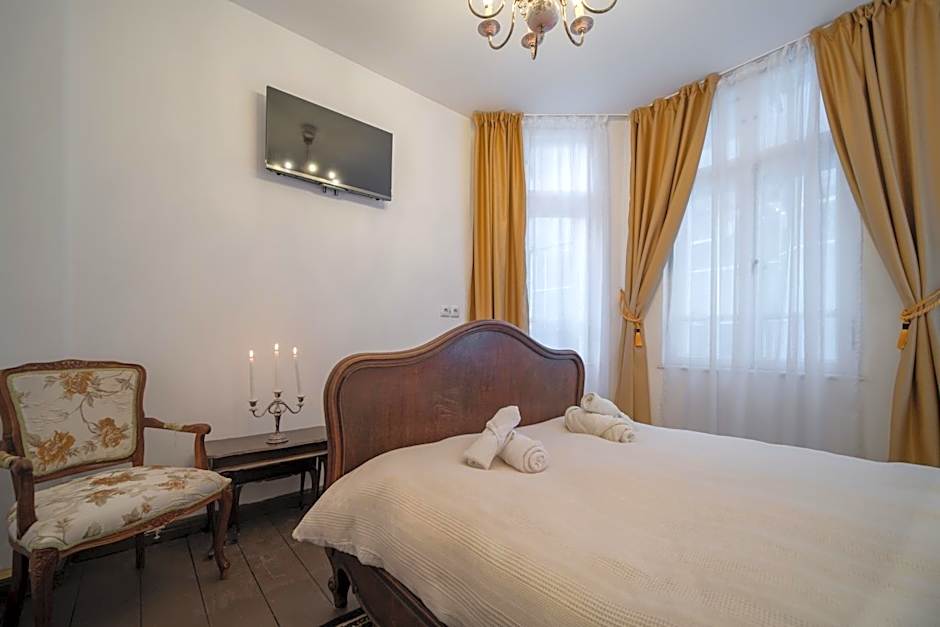 Beehive Hotel and CoWorking