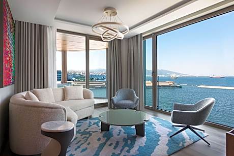 Presidential Suite, Executive lounge access, 1 Bedroom Presidential Suite, 1 King, Sea view