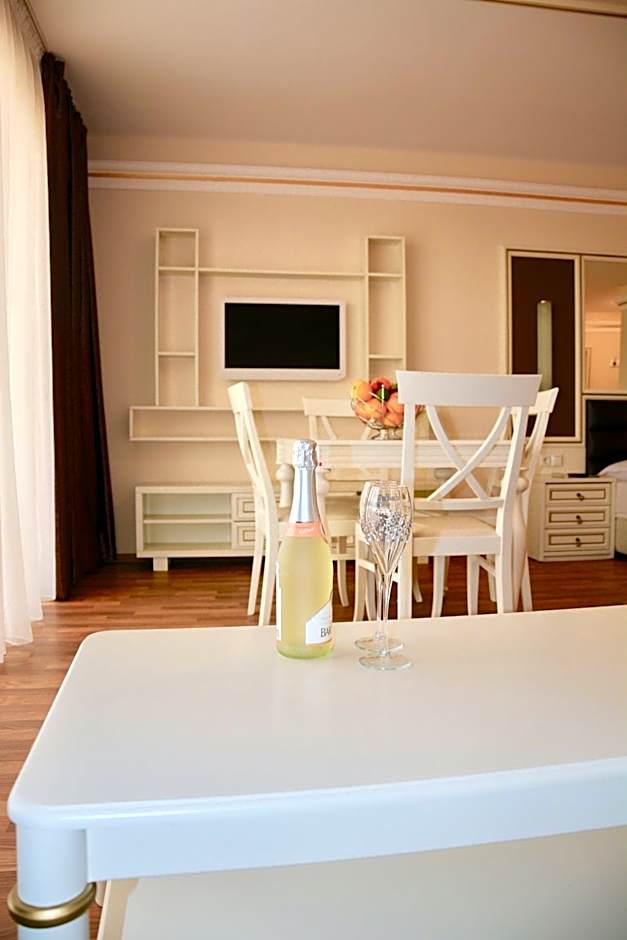 Golden Rainbow Beach Hotel